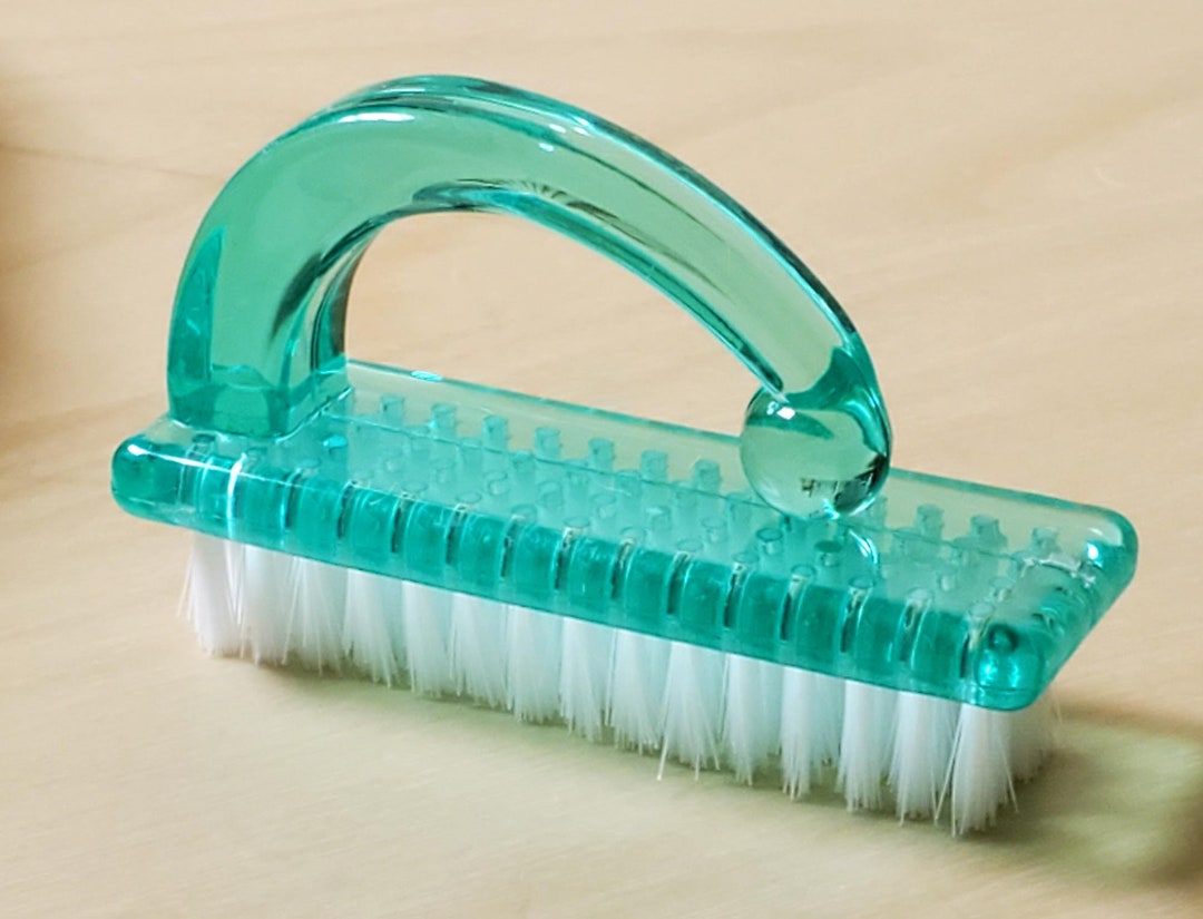 Green Nail Brush Handled Manicure Fingernail Cleaning 1 Piece Unisex