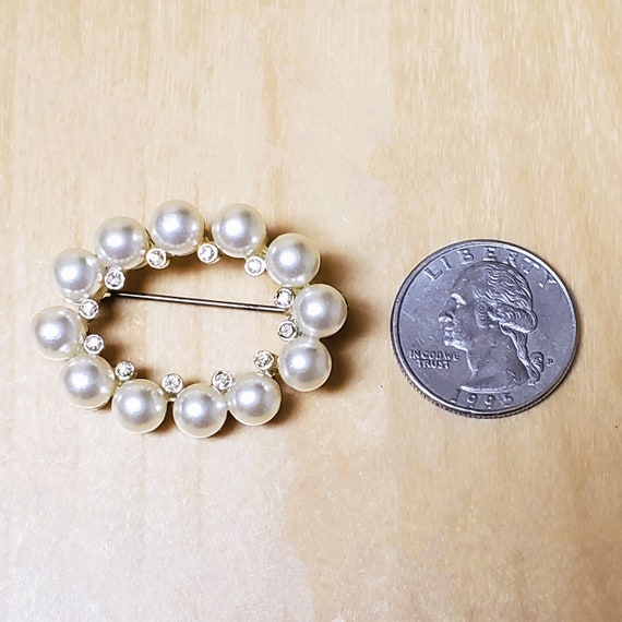 Pearl and Clear Rhinestone Oval Pin Brooch Goldto… - image 2