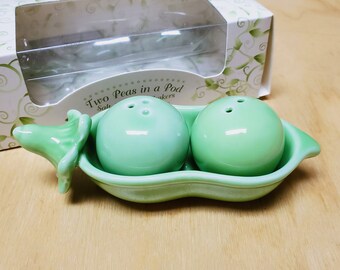 Peapod Salt and Pepper Miniature 1" Shakers with Tray Kate Aspen NEW IN BOX Ceramic Green Pea Gift 2 Two Peas In A Pod Farm Vegetable