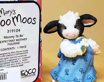 Cow Expectant Mommy Figurine, NEW IN BOX Enesco 1997 Mom "Moomy To Be" Vintage 1997 Marys Moo Moos Resin Statue 319104 Black White Pregnant
