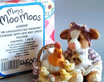 Cow Girl with Hen and Chicks Figurine, BOX INCLUDED An Uneggspected Pleasure Marys Moo Moos Enesco 2001 Vintage Farm 628840 Brown White 3"