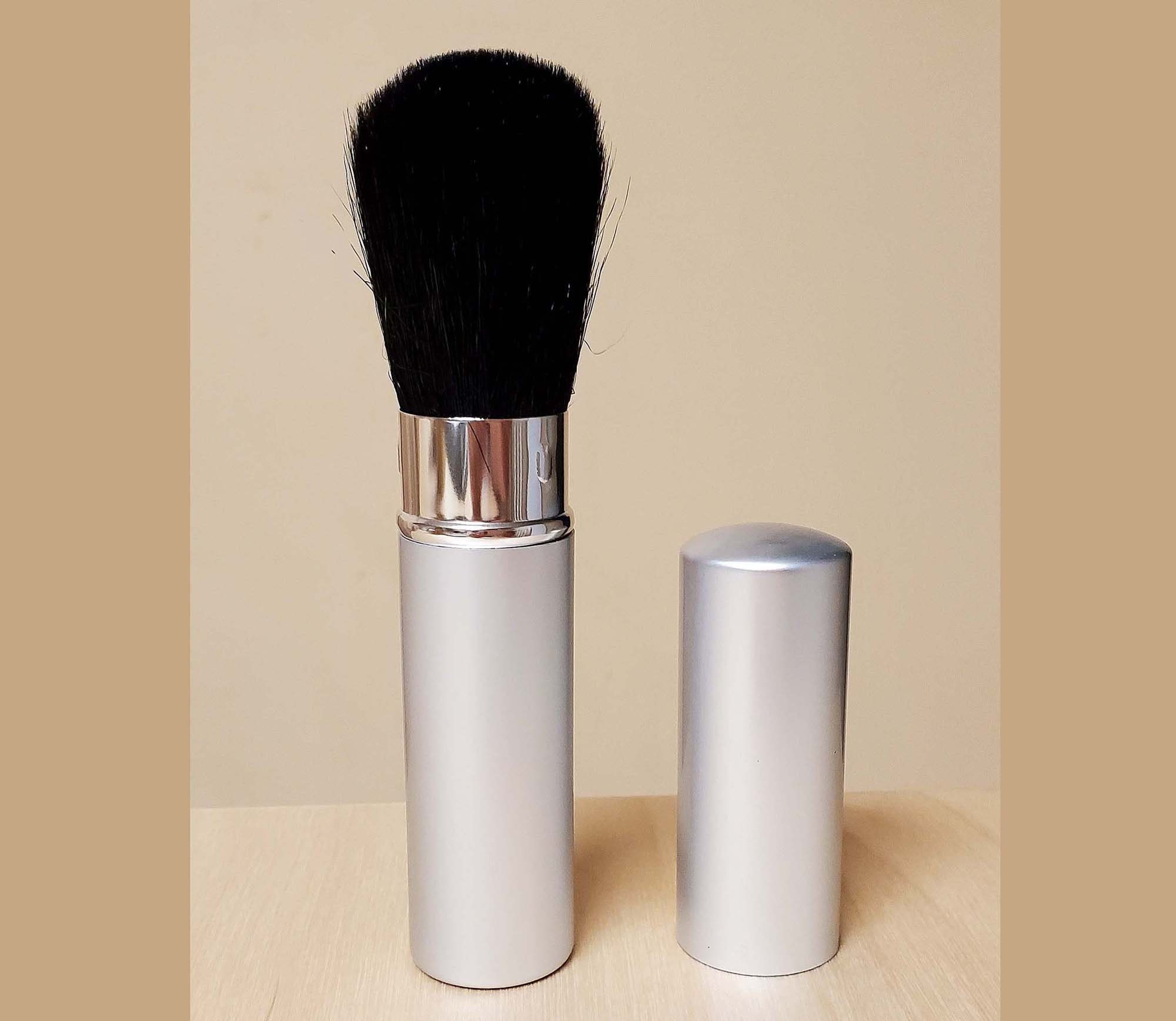 Cosmetic Face Brush Retractable, Tool Makeup Applicator Blush Rouge Bronzer Powder Highlighter Soft Bristles Silver