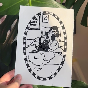 Impression Linogravure A5 – Il lettore / Cadeau Fête des mères Illustration Cozy Lecture et Chat / Illustrazione artigianale in nero e bianco