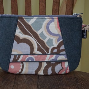 Soft, Patterned Blue-Gray Wrist Purse image 1