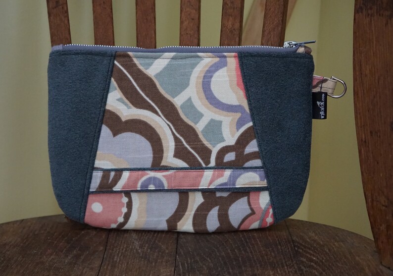 Soft, Patterned Blue-Gray Wrist Purse image 1