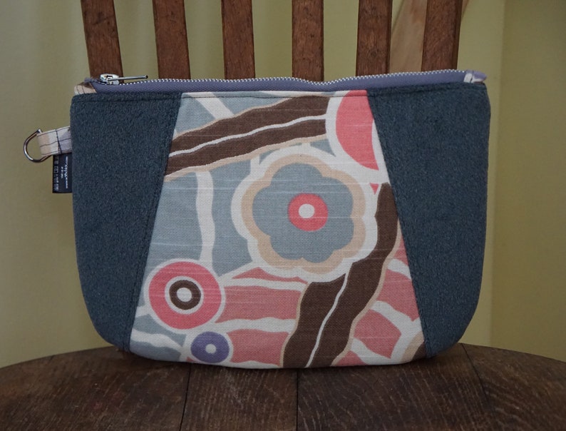 Soft, Patterned Blue-Gray Wrist Purse image 2