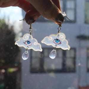 Mystic Crying Clouds – Himmlische Wolkenaugen Ohrringe mit Regentropfen Anhängern