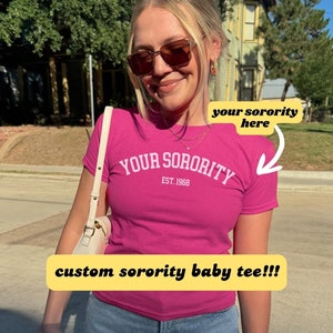 Camiseta personalizada para bebé de hermandad, top corto personalizado, Rush, iniciación, día de la oferta, gran regalo, regalo de hermandad universitaria, regalo de hermana de hermandad