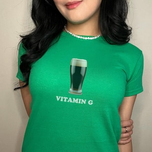 Camiseta para bebé del día de San Patricio, vitamina G, top corto divertido de cerveza de San Patricio, camiseta Kiss Me I'm Irish, beber cerveza, no oficial, bola 8, niños irlandeses