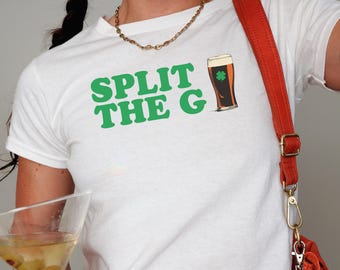 St. Patrick's Day-babyshirt, Split The G, biershirt, St Paddys Day-top, Kiss Me Im Irish Y2K Style, Saint Patty Parade, T-shirt studentenvereniging