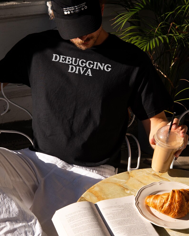 Diva da Depuração, Camiseta de Programadora, Presentes de Programação para Ela, Presente de Melhor Amiga do Trabalho para Amigo Secreto, Engenheiro de Software com Elefante Branco Engraçado imagem 8
