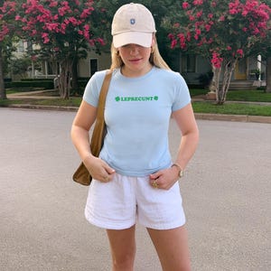 レプレカントのベビーTシャツ、ダーティーなセントパトリックスデーのシャツ、面白い赤毛のシャツ、キュートなセントパトリックスデー、アイルランドのキスミーイムY2Kスタイル、セントパティパレード 画像 8