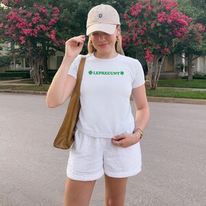 レプレカントのベビーTシャツ、ダーティーなセントパトリックスデーのシャツ、面白い赤毛のシャツ、キュートなセントパトリックスデー、アイルランドのキスミーイムY2Kスタイル、セントパティパレード 画像 12