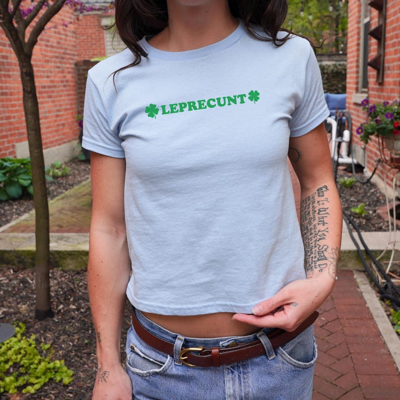 レプレカントのベビーTシャツ、ダーティーなセントパトリックスデーのシャツ、面白い赤毛のシャツ、キュートなセントパトリックスデー、アイルランドのキスミーイムY2Kスタイル、セントパティパレード 画像 11