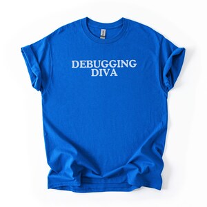 Diva da Depuração, Camiseta de Programadora, Presentes de Programação para Ela, Presente de Melhor Amiga do Trabalho para Amigo Secreto, Engenheiro de Software com Elefante Branco Engraçado imagem 4