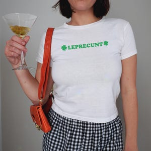 レプレカントのベビーTシャツ、ダーティーなセントパトリックスデーのシャツ、面白い赤毛のシャツ、キュートなセントパトリックスデー、アイルランドのキスミーイムY2Kスタイル、セントパティパレード 画像 9