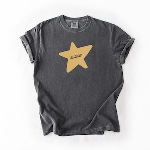 Camiseta lesbiana Gold Star, Sapphic Comfort Colors Queer, camiseta del orgullo LGBT, lesbiana no binaria de género fluido, desinhibida, grosera y sucia, Weirdcore Rave