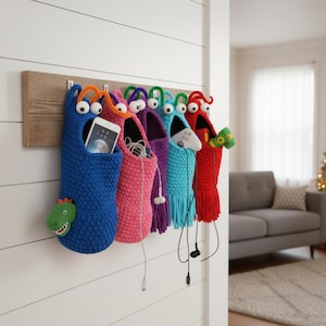 yip yip crochet pattern,crochet alien storage bag,sesame street yipyip crochet,crochet yip yip monster pattern,crochet hanging basket yipyip