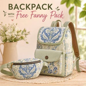 Puede incluir: Un conjunto de mochila y riñonera. La mochila y la riñonera presentan un estampado floral azul y blanco con detalles en verde. La mochila tiene cierre de solapa y correas ajustables. La riñonera tiene cierre de cremallera.