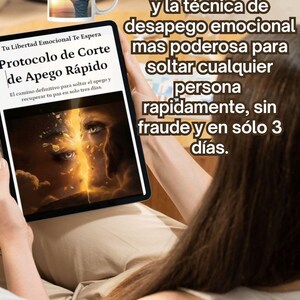 May include: A white ceramic mug with a person raising their arms towards a sunset. A tablet displays the text "Protocolo de Corte de Apego Rápido" and other Spanish text. The image also includes Spanish text about emotional detachment.