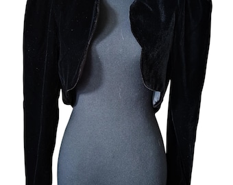 Vintage 1980s Dave & Johnny Black Velvety Cropped Bolero Jacket – Scalloped Edge Shoulder Pad Evening Shrug Made in USA XS/S