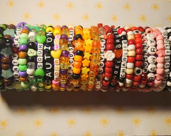 Kandi Singles: opcje losowe lub niestandardowe