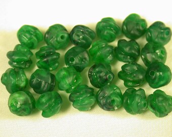 Vintage LUCITE BEADS Malachite Green Spiral Twist 6mm pkg 30 res157