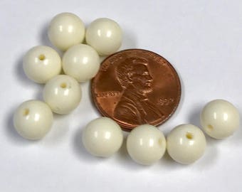 VINTAGE PLASTIC BEADS White Round 8mm pkg10 res158