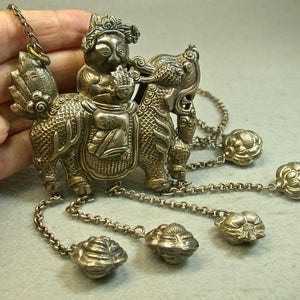 ANTIQUE SILVER Chinese NECKLACE Ch&#39;ing Repousse Kylin Amulets cs7