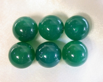 VINTAGE CHINESE Chalcedony BEADS Emerald Green 12mm  pkg 6 rb6