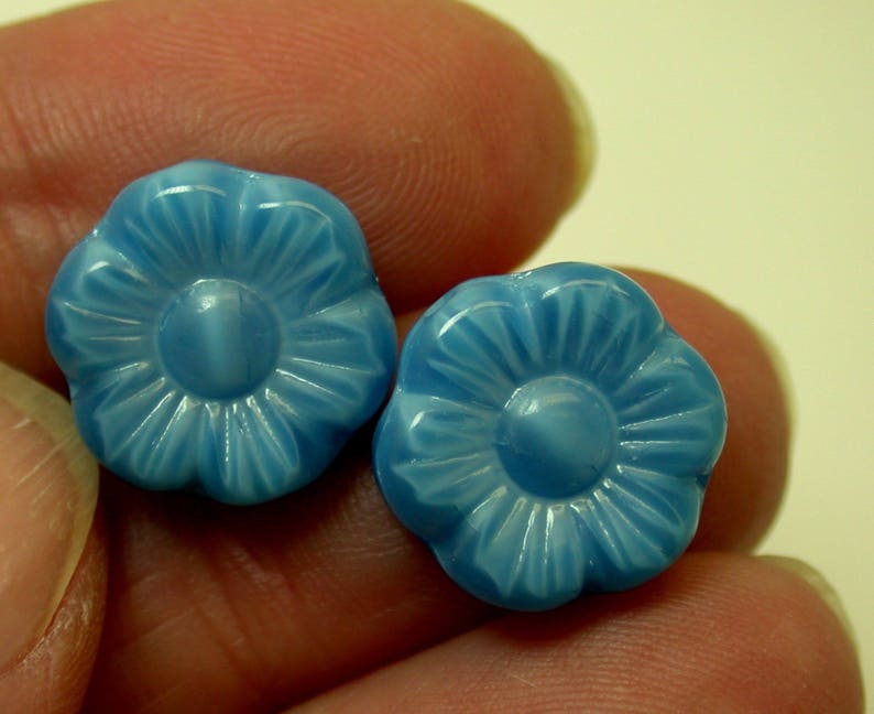 Vintage Pressed Glass Beads German Round Flower Blue 14mm pkg2 gl729 image 1