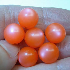 VINTAGE MOONGLOW Coral Color Lucite Beads 12mm pkg 6 res340
