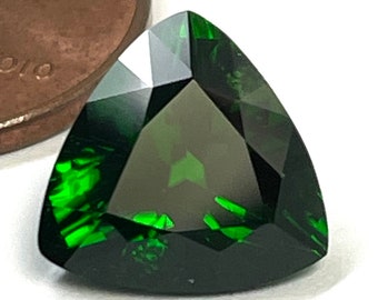 CHROME DIOPSIDE Gemstone vintage  faceted trillion 10x10mm 3.48 cts FG370