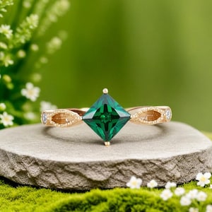Vintage Princess Cut Emerald Engagement Ring Unique emerald Wedding Ring Vintage Anniversary Ring