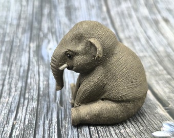 Exquis ornement de sculpture d'éléphant - Figurine en pierre fabriquée à la main, idéale pour elle, sa petite amie et les amateurs d'éléphants !