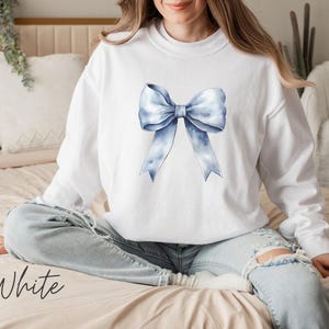 Blaue Schleife Kokette Sweatshirt - Damen Sweatshirt, Damen Sweatshirt mit Rundhalsausschnitt, Geschenk für sie, Kokette Kleidung