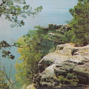 Vintage Arkansas Postcard Bluff Blue Lake Ozarks Fishing Water Sports Vacation Excellent Condition