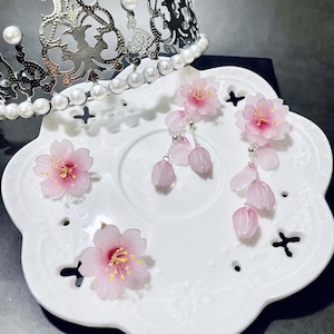 桜のイヤリング、桜のダングルイヤリング、ピンクの花のスタッド、韓国のイヤリング、花のジュエリー、利用可能なスタイル：ドロップとスタッド