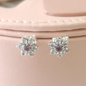925 スターリングシルバー 忘れな草 紫色の花 スタッドピアス、女性用ピアス、ファッションジュエリー、彼女へのギフト