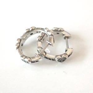 輝くハートとフローティングストーンのフープイヤリング、女性用イヤリング、ファッションジュエリー、彼女へのギフト