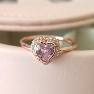輝くピンク CZ ラブハートリング、女性用リング、ファッションジュエリー、彼女へのギフト、ローズゴールドメッキ
