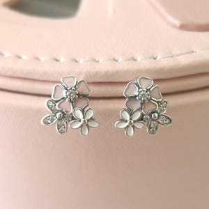 925 スターリングシルバー デイジーフラワー & プリムローズフラワー スタッドピアス、女性用ピアス、ファッションジュエリー、彼女へのギフト