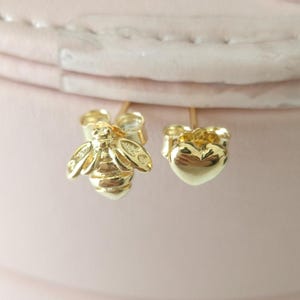 女王蜂とハートのスタッドピアス、女性用ピアス、ファッションジュエリー、彼女へのギフト、ゴールドメッキ