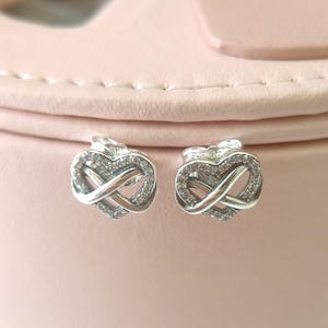 925 スターリングシルバー スパークリング インフィニティ ハート スタッド イヤリング、女性用イヤリング、ファッション ジュエリー、彼女へのギフト