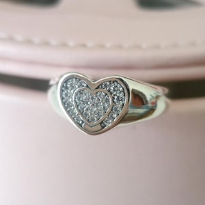 輝くハートパヴェシグネットリング、女性用リング、ファッションジュエリー、彼女へのギフト、925スターリングシルバー