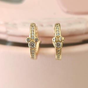 ミッキーマウス＆ミニーマウス スパークリングフープイヤリング、レディースイヤリング、ファッションジュエリー、彼女へのギフト、ゴールドメッキ サイズ：13 MM