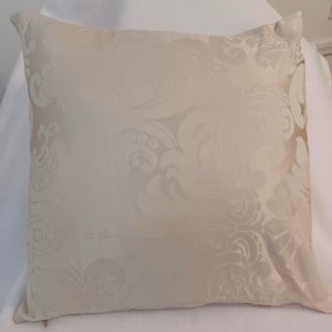 Handmade Marvic DAMASK VITTORIO Ivory Paisly Silk Feather Throw Pillow w/Linen Back 17x17&quot;