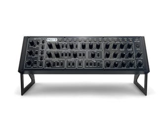 Behringer Desktop Synth Stand – 3D Printed PLA+ Rack Riser with Ergonomic Angle & Countersunk Mount