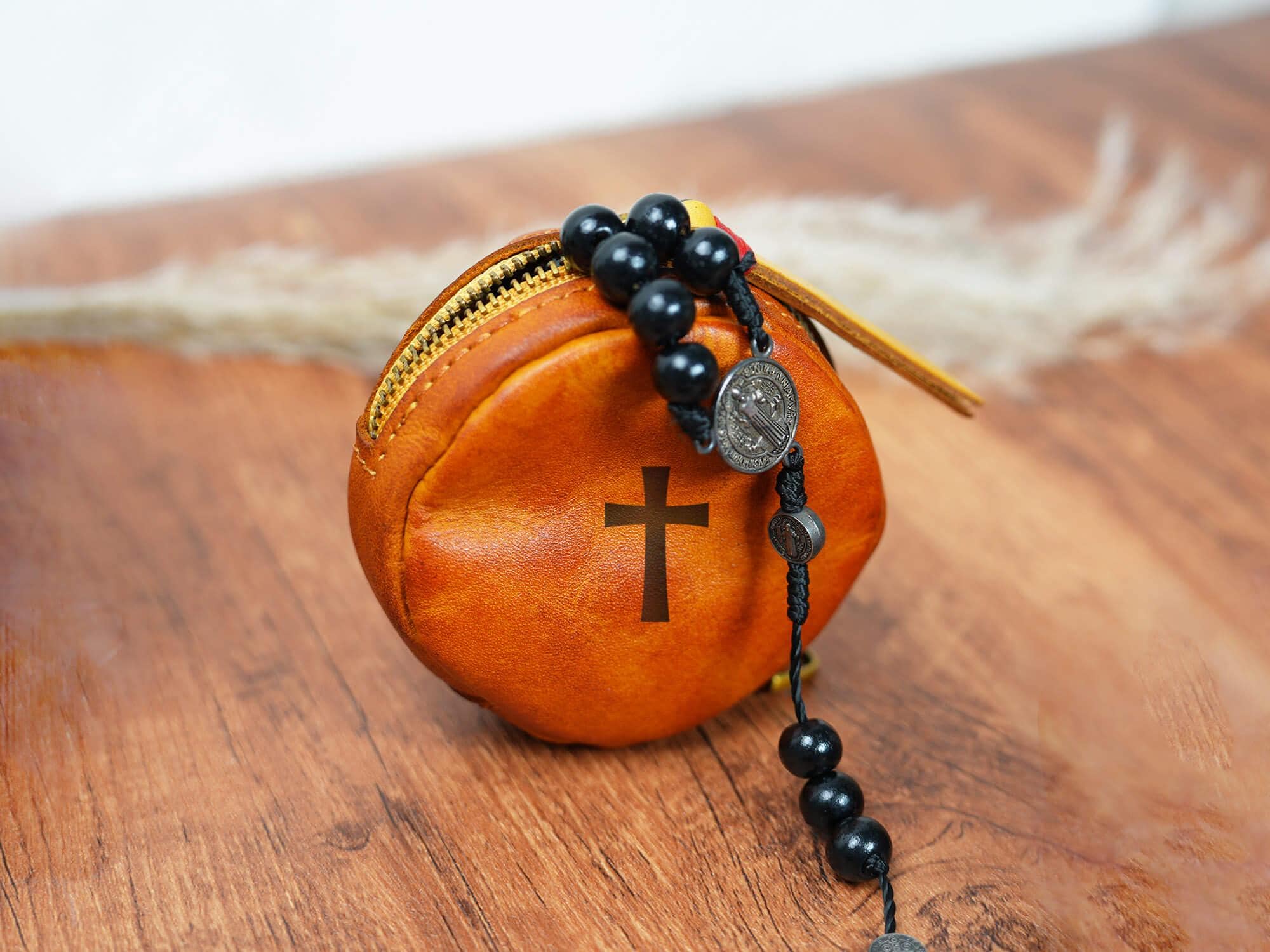 Personalized Leather Rosary Pouch, Handmade Cowhide Coin Purse with Zipper, 1st Communion, Confirmation Gift, Gift for Her, Headphone Purse