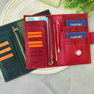 Cartera de viaje familiar personalizada, funda de pasaporte de cuero personalizada para 4 personas, funda de pasaporte hecha a mano con Airtag, regalo de viaje familiar